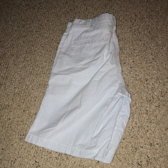 Izod seersucker shorts - Picture 2 of 4